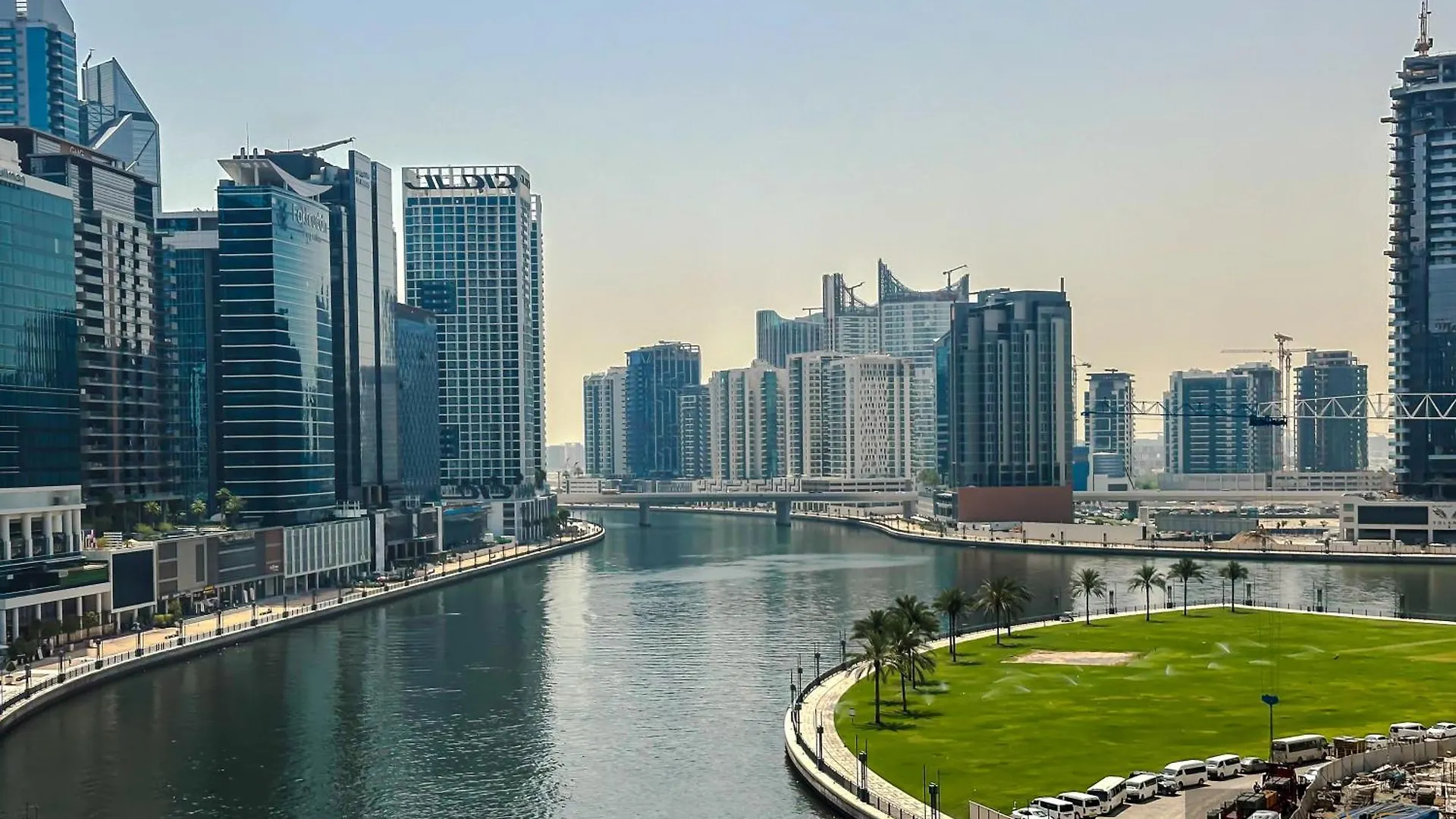 Welhome - Luxury Living In Business Bay 2Br + Maid'S Room Dubaj Apartament